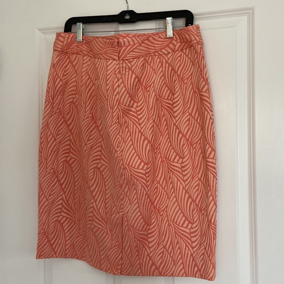 Calvin Klein Women’s Skirt Size 14 Peach Embossed Patte Back Zip Back Split NWOT - Picture 3 of 8